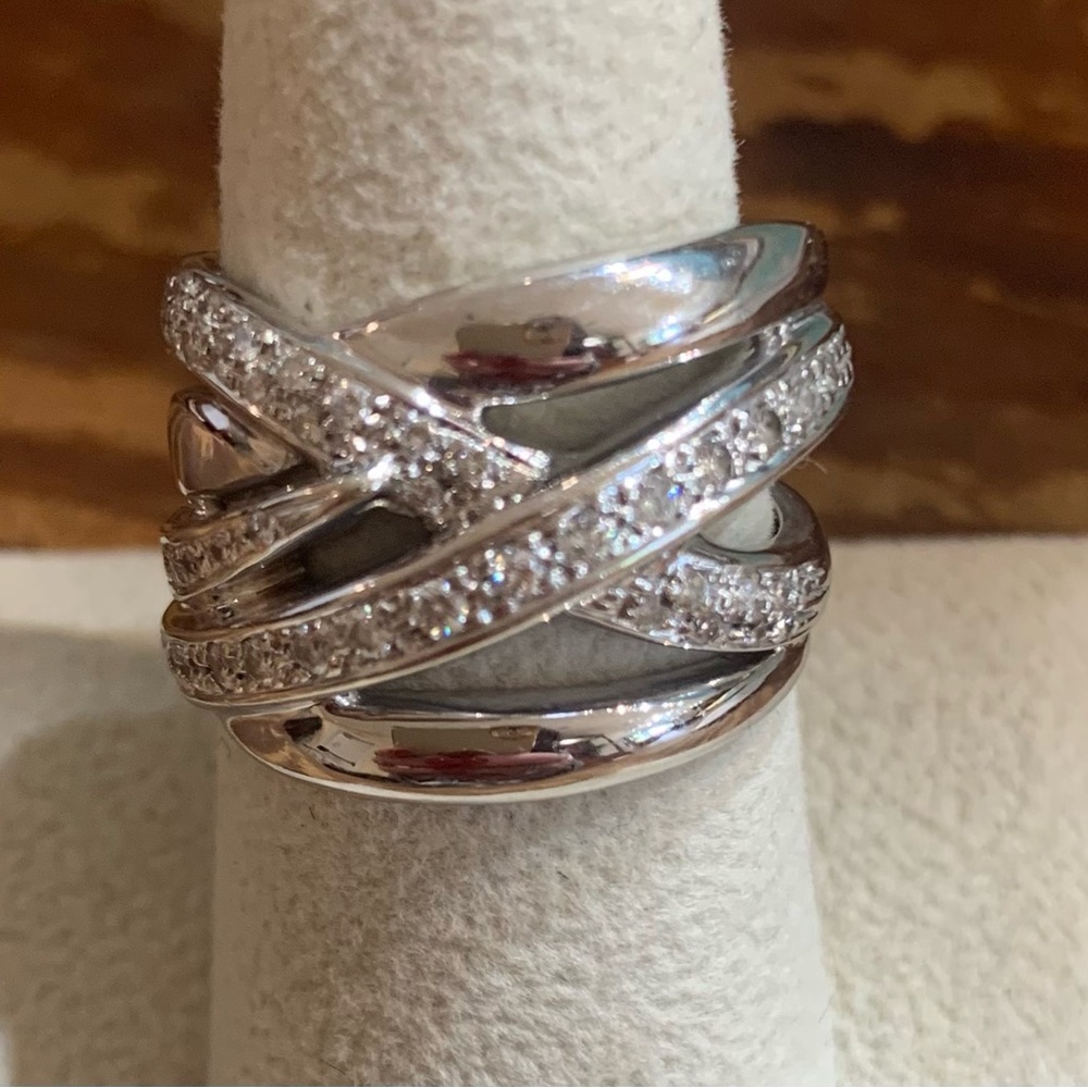 18k white gold and diamond highway ring